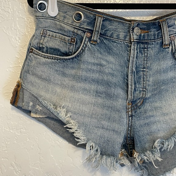 🌻We The Free {27} Distressed Rivet Cut Off Denim Shorts Women Button Fly - Picture 3 of 9